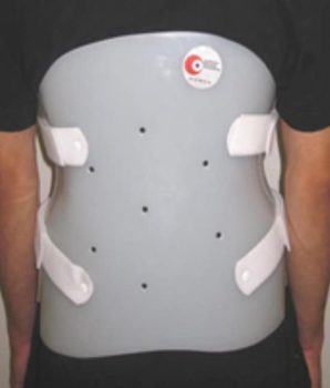 Fig.1- Corsé lumbar rígido de polietileno, bivalvo a medida.